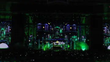 Zasłona do filmu "Jean-Michel Jarre - Live in Sevilla" #932271