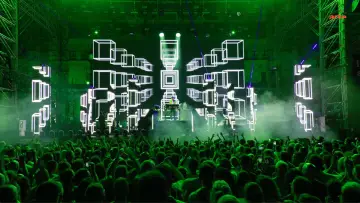 Zasłona do filmu "Jean-Michel Jarre - Live in Sevilla" #932276