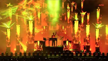 Zasłona do filmu "Jean-Michel Jarre - Live in Sevilla" #932286