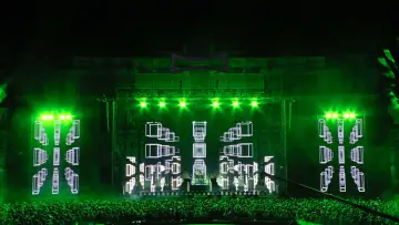 Zasłona do filmu "Jean-Michel Jarre - Live in Sevilla" #932289