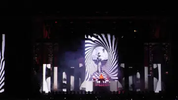 Zasłona do filmu "Jean-Michel Jarre - Live in Sevilla" #932296