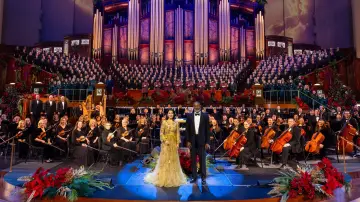 Zasłona do filmu "Hope of the Season: Christmas with The Tabernacle Choir" #1636710