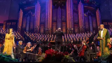 Zasłona do filmu "Hope of the Season: Christmas with The Tabernacle Choir" #1636711