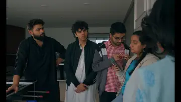 Zasłona do filmu "Apna Kya Lena Dena" #543676