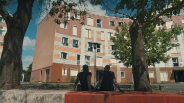 Zasłona do filmu "Grigny, la fabrique de la banlieue" #542213