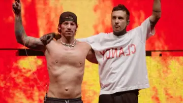 Zasłona do filmu "Twenty One Pilots: More Than We Ever Imagined" #534192