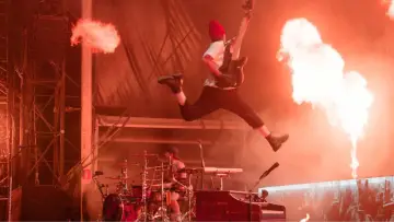 Zasłona do filmu "Twenty One Pilots: More Than We Ever Imagined" #534196