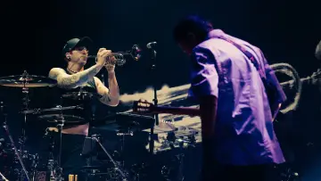 Zasłona do filmu "Twenty One Pilots: More Than We Ever Imagined" #767542