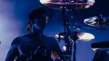 Zasłona do filmu "Twenty One Pilots: More Than We Ever Imagined" #767543