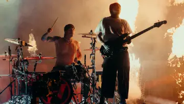 Zasłona do filmu "Twenty One Pilots: More Than We Ever Imagined" #767552