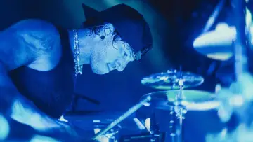 Zasłona do filmu "Twenty One Pilots: More Than We Ever Imagined" #767553
