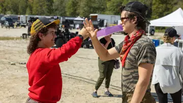 Zasłona do filmu "Ostatnia przygoda: Jak powstawało „Stranger Things 5”" #532279