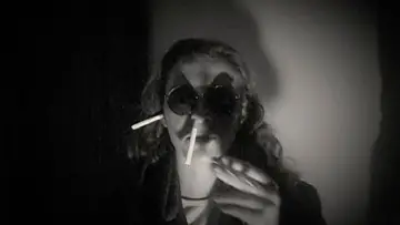 Zasłona do filmu "WHO DO YOU THINK YOU ARE?" #542921