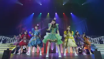 Zasłona do filmu "2nd LIVE FILM FRUITS ZIPPER JAPAN TOUR 2024 - AUTUMN THE STORY OF SEVEN COLORS" #876939