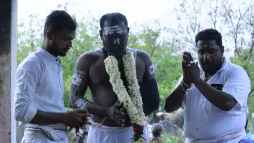 Zasłona do filmu "சிக்கலான குடும்பத்தின் உறுப்பினர்கள்" #538247