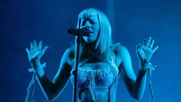 Zasłona do filmu "AURORA: What Happened to the Earth? Live From Mexico City" #537531