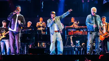 Zasłona do filmu "De Vrienden van Amstel LIVE 2026" #551959