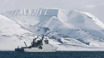 Zasłona do filmu "Arming the Arctic" #693870