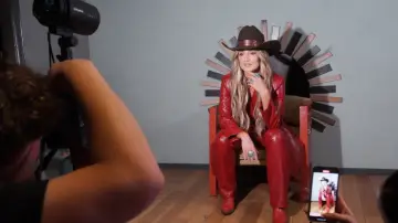 Zasłona do filmu "Lainey Wilson: Keepin