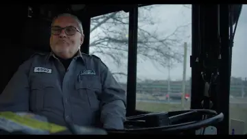 Zasłona do filmu "Bus Cuts" #542761