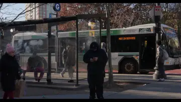 Zasłona do filmu "Bus Cuts" #542763