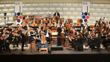 Zasłona do filmu "Rheingau Musik Festival 2025 - Renaud Capuçon und Julia Hagen spielen Brahms" #1836436