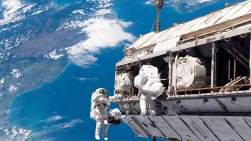 Zasłona do filmu "La Station spatiale internationale - Missions à haut risque" #1141988