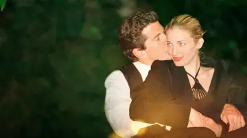 Zasłona do filmu "John and Carolyn: Love, Beauty and Loss" #781237