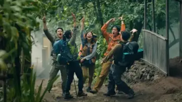 Zasłona do filmu "Petaka Gunung Welirang" #926718