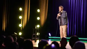 Zasłona do filmu "Mark Normand: None Too Pleased" #772607