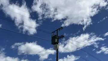Zasłona do filmu "A Suburban Drone" #930003