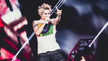 Zasłona do filmu "ONE OK ROCK DETOX JAPAN TOUR AT NISSAN STADIUM 2025 IN CINEMAS" #820378