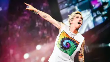 Zasłona do filmu "ONE OK ROCK DETOX JAPAN TOUR AT NISSAN STADIUM 2025 IN CINEMAS" #820379