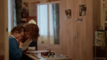 Zasłona do filmu "Une Place pour Eux ? Vieillir avec la Trisomie 21" #779216