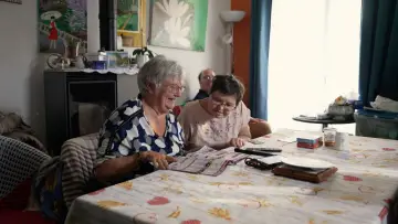 Zasłona do filmu "Une Place pour Eux ? Vieillir avec la Trisomie 21" #779219