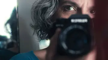 Zasłona do filmu "Ela foi ali guardar o coração na geladeira" #1570726