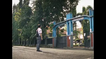 Zasłona do filmu "Tut Wuri Handayani" #783453