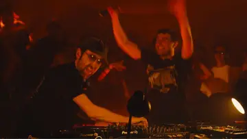 Zasłona do filmu "Fred again.. & Thomas Bangalter: Live at Alexandra Palace in London (USB002)" #790869