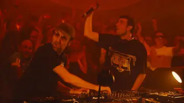 Zasłona do filmu "Fred again.. & Thomas Bangalter: Live at Alexandra Palace in London (USB002)" #790870