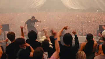 Zasłona do filmu "Fred again.. & Thomas Bangalter: Live at Alexandra Palace in London (USB002)" #790871