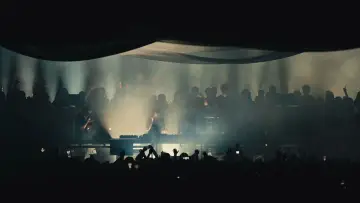 Zasłona do filmu "Fred again.. & Thomas Bangalter: Live at Alexandra Palace in London (USB002)" #790872