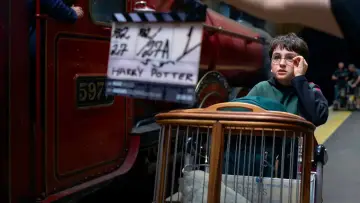 Zasłona do filmu "Finding Harry: The Craft Behind the Magic" #795850