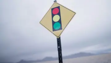 Zasłona do filmu "To Run A Yellow Light" #794244