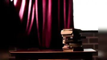 Zasłona do filmu "Puppet