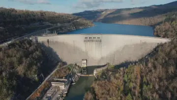 Zasłona do filmu "Barrage de Vouglans : un géant sous haute surveillance" #1798924