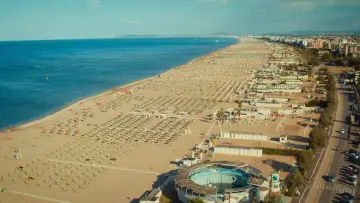 Zasłona do filmu "Fronte Mare - Cent’anni di riviera romagnola" #980863