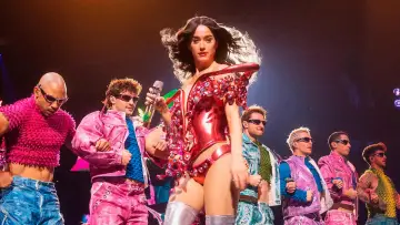 Zasłona do filmu "Katy Perry: The Lifetimes Tour – Live from Paris" #1585517