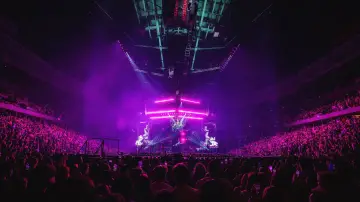 Zasłona do filmu "Katy Perry: The Lifetimes Tour – Live from Paris" #1585520