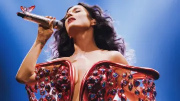 Zasłona do filmu "Katy Perry: The Lifetimes Tour - Live from Paris" #833169