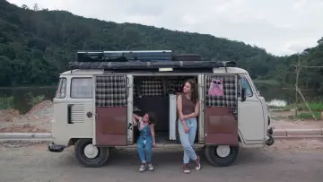 Zasłona do filmu "Eu, a Kombi e a Garotinha que Encontrei no Meio do Caminho" #1527970
